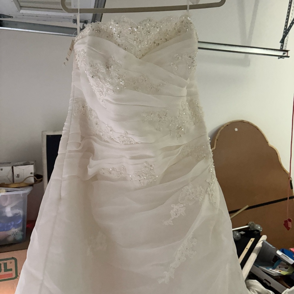 Ivory Lace Strapless Wedding Gown
